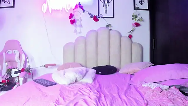 NaomiAsha online show from 03/18/25, 02:36