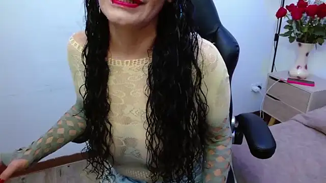 AlexandraJones  online show from 10/05/25, 01:48