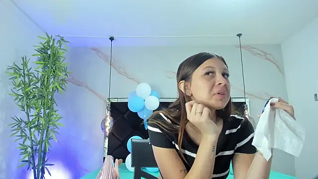 Snapshot of AngelaaCute_ chatting on 10/01/25, 12:11 AngelaaCute  online show from 10/01/25, 12:11