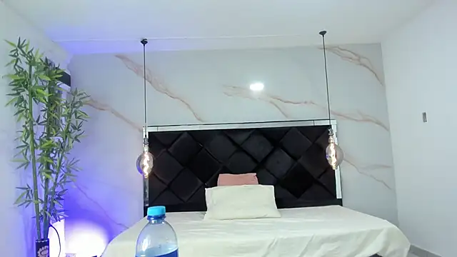 Snapshot of AngelaaCute_ chatting on 11/07/25, 12:16 AngelaaCute online show from 11/07/25, 12:16