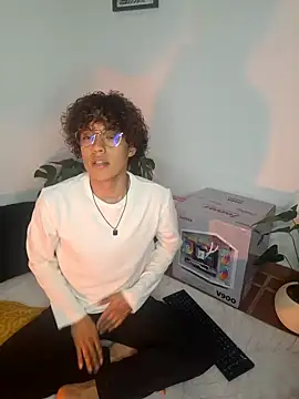 Snapshot of nickolas_moon chatting on 12/27/24, 08:50 nickolas moon online show from 12/27/24, 08:50