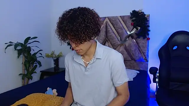 Snapshot of nickolas_moon chatting on 12/30/24, 05:34 nickolas moon online show from 12/30/24, 05:34