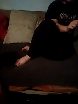 Snapshot of ZeFFirky chatting on 11/26/25, 08:10 ZeFFirky online show from 11/26/25, 08:10