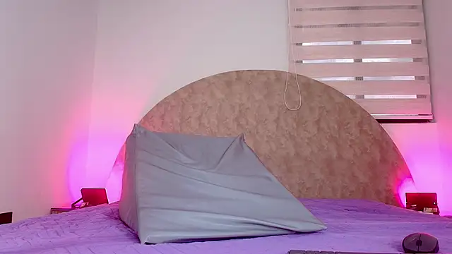 anisha x online show from 11/24/25, 07:24