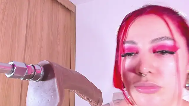 Snapshot of annika_taylor chatting on 02/10/25, 10:19 annika taylor online show from 02/10/25, 10:19