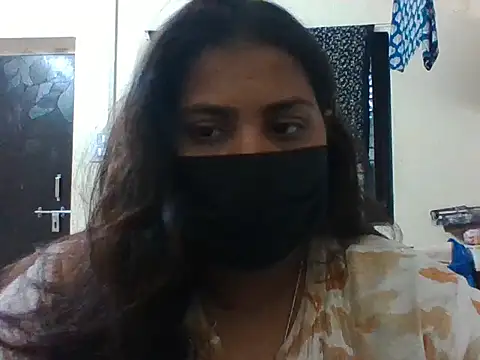 Hotmilfxox online show from 05/18/26, 09:04