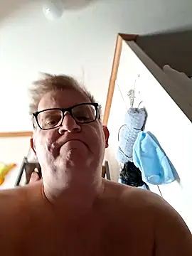 Snapshot of J83560Jason chatting on 11/05/25, 01:22 J83560Jason online show from 11/05/25, 01:22