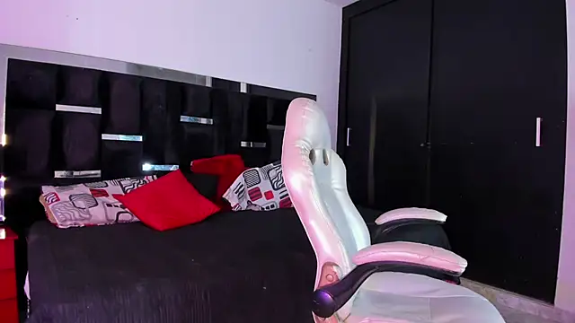 Tasha Sant online show from 11/04/25, 08:19