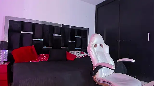 Tasha Sant online show from 11/15/25, 08:16