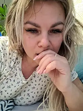 candy queeen online show from 11/25/25, 06:24