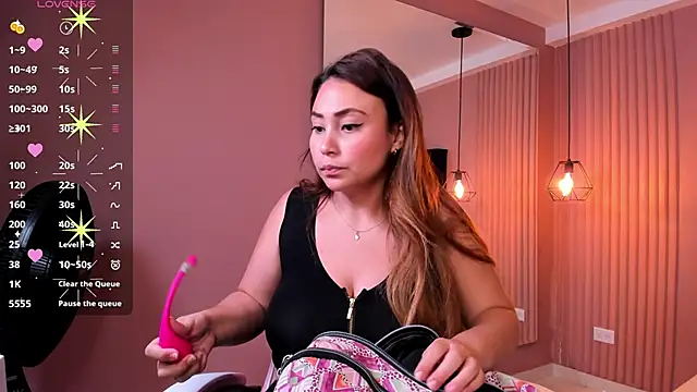 dulce santamaria online show from 12/19/24, 09:38