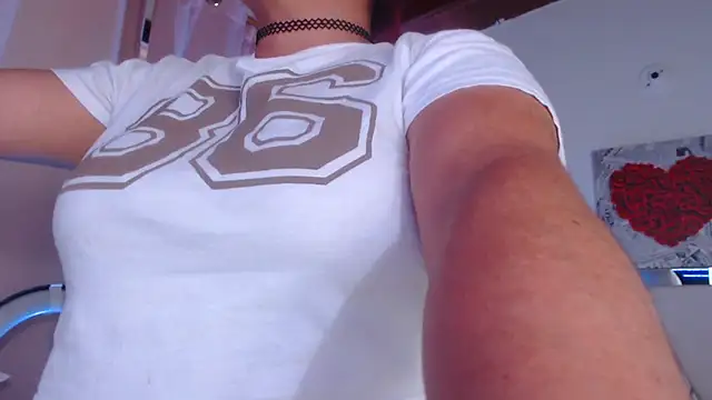 Snapshot of Amara_Red chatting on 07/03/26, 11:27 Amara Red online show from 07/03/26, 11:27