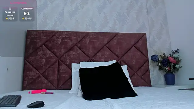 Snapshot of _karla_Brunette_ chatting on 12/14/24, 04:20 karla Brunette online show from 12/14/24, 04:20