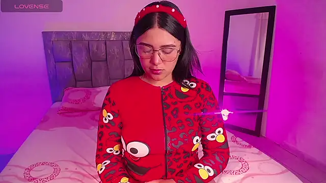 DIANEE 01 online show from 11/04/25, 10:09