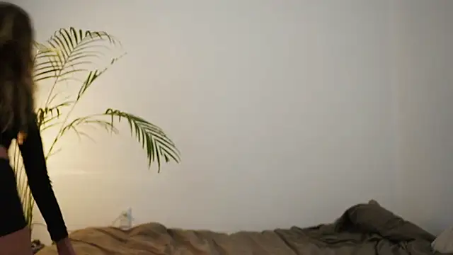 Stephany talks online show from 04/05/26, 03:26