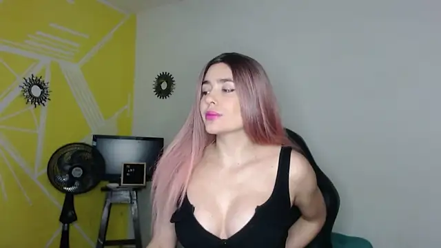 Nikolle Rouss online show from 03/14/25, 04:21