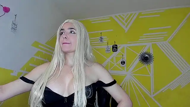 Nikolle Rouss online show from 10/31/25, 04:35