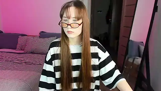 Stella Sunny online show from 10/04/25, 09:02