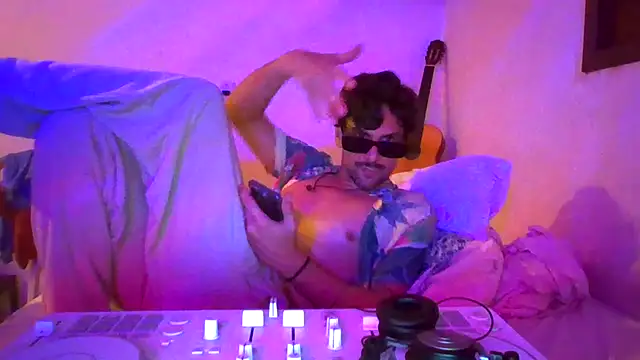 Snapshot of couplemilk chatting on 02/03/26, 01:37 couplemilk online show from 02/03/26, 01:37