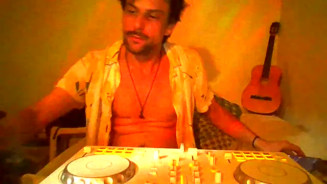 Snapshot of couplemilk chatting on 02/05/26, 02:16 couplemilk online show from 02/05/26, 02:16