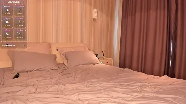 Snapshot of IsabellaTorrance chatting on 03/04/25, 05:32 IsabellaTorrance online show from 03/04/25, 05:32