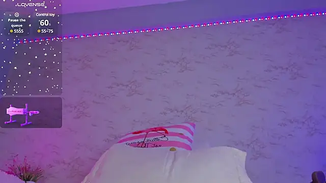 Snapshot of Hannablazze chatting on 12/29/24, 05:44 Hannablazze online show from 12/29/24, 05:44