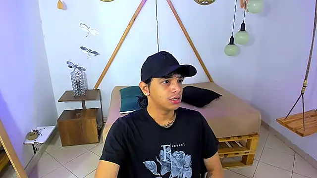 Snapshot of Brand_habes chatting on 10/29/25, 01:46 Brand habes online show from 10/29/25, 01:46