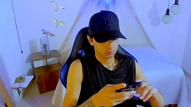 Snapshot of Brand_habes chatting on 11/15/25, 03:37 Brand habes online show from 11/15/25, 03:37