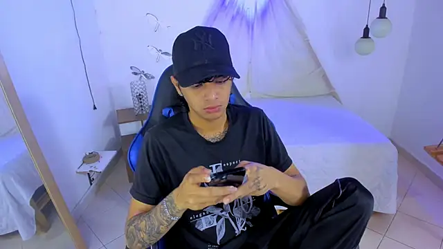 Snapshot of Brand_habes chatting on 11/24/25, 11:32 Brand habes online show from 11/24/25, 11:32