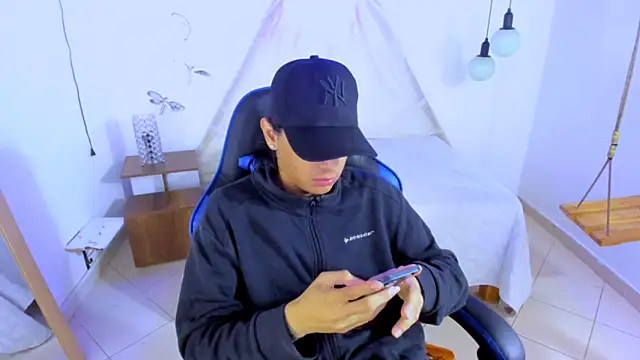 Snapshot of Brand_habes chatting on 11/30/25, 05:33 Brand habes online show from 11/30/25, 05:33