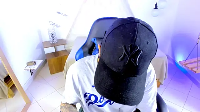 Snapshot of Brand_habes chatting on 12/16/25, 05:01 Brand habes online show from 12/16/25, 05:01