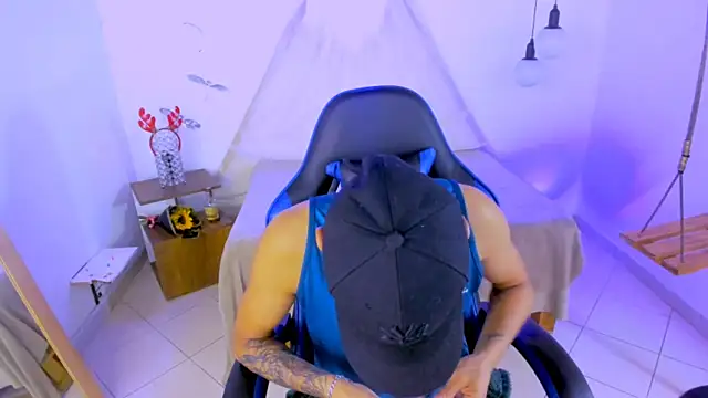 Snapshot of Brand_habes chatting on 12/23/25, 04:43 Brand habes online show from 12/23/25, 04:43