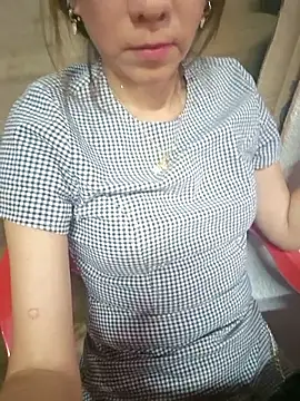 Lunababymylove online show from 04/04/26, 11:13