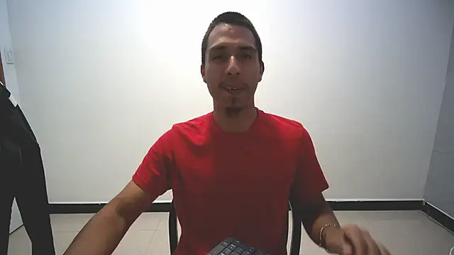 Snapshot of michaelhotbbc chatting on 09/25/25, 03:32 michaelhotbbc online show from 09/25/25, 03:32