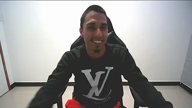 Snapshot of michaelhotbbc chatting on 09/26/25, 04:16 michaelhotbbc online show from 09/26/25, 04:16