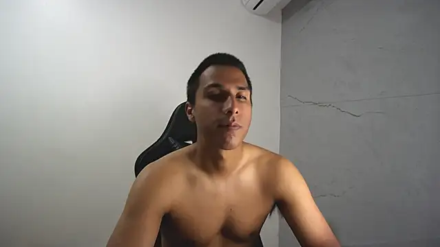 Snapshot of michaelhotbbc chatting on 10/02/25, 03:35 michaelhotbbc online show from 10/02/25, 03:35