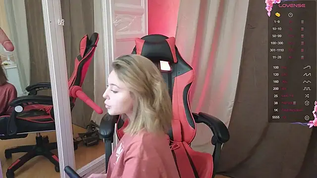 I see Ays1 online show from 10/22/25, 03:12