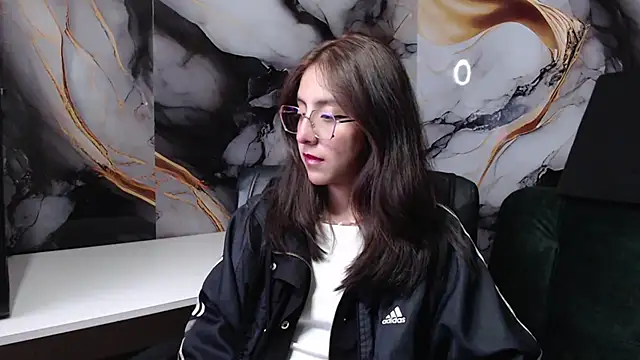 Snapshot of ling_ling24 chatting on 03/21/25, 03:33 ling ling24 online show from 03/21/25, 03:33