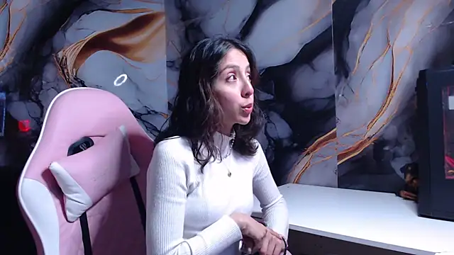 Snapshot of ling_ling24 chatting on 10/02/25, 10:55 ling ling24 online show from 10/02/25, 10:55