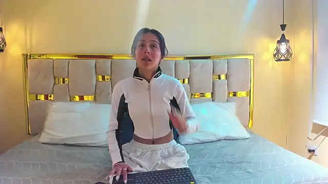 Snapshot of ling_ling24 chatting on 10/09/25, 03:04 ling ling24 online show from 10/09/25, 03:04