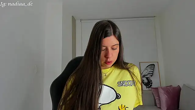 Snapshot of Nadiaa_ chatting on 02/01/25, 04:24 Nadiaa online show from 02/01/25, 04:24