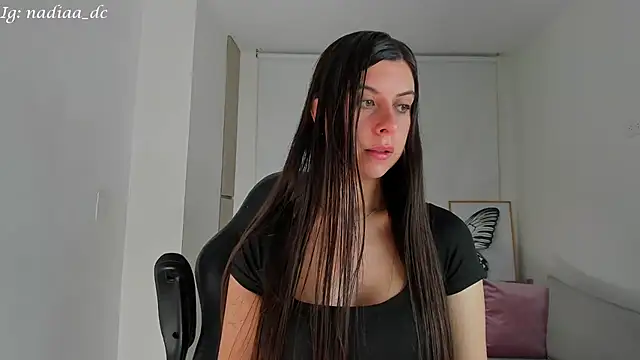 Snapshot of Nadiaa_ chatting on 02/02/25, 11:53 Nadiaa online show from 02/02/25, 11:53