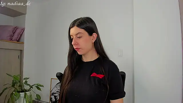 Snapshot of Nadiaa_ chatting on 02/13/25, 02:56 Nadiaa online show from 02/13/25, 02:56