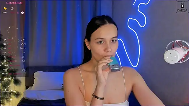 Snapshot of _Sweetie_ chatting on 12/23/24, 04:17 Sweetie online show from 12/23/24, 04:17