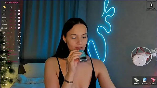 Snapshot of _Sweetie_ chatting on 12/25/24, 03:49 Sweetie online show from 12/25/24, 03:49