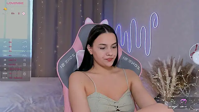 Snapshot of _Sweetie_ chatting on 02/14/25, 11:10 Sweetie online show from 02/14/25, 11:10