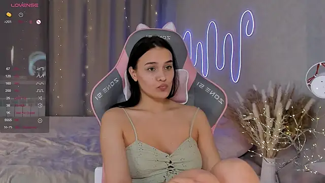 Snapshot of _Sweetie_ chatting on 02/14/25, 02:12 Sweetie online show from 02/14/25, 02:12