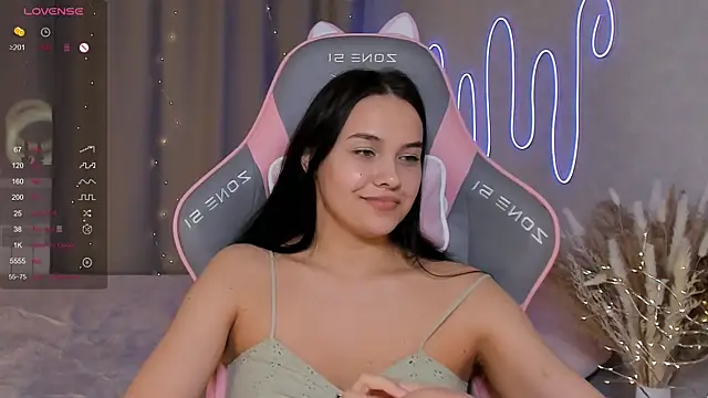 Snapshot of _Sweetie_ chatting on 02/14/25, 05:14 Sweetie online show from 02/14/25, 05:14