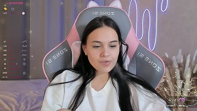 Snapshot of _Sweetie_ chatting on 02/15/25, 04:12 Sweetie online show from 02/15/25, 04:12