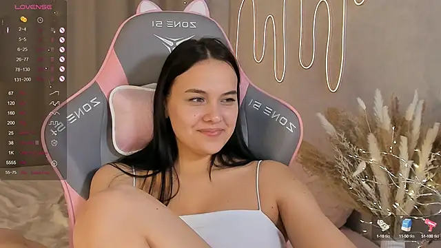 Snapshot of _Sweetie_ chatting on 02/17/25, 03:20 Sweetie online show from 02/17/25, 03:20